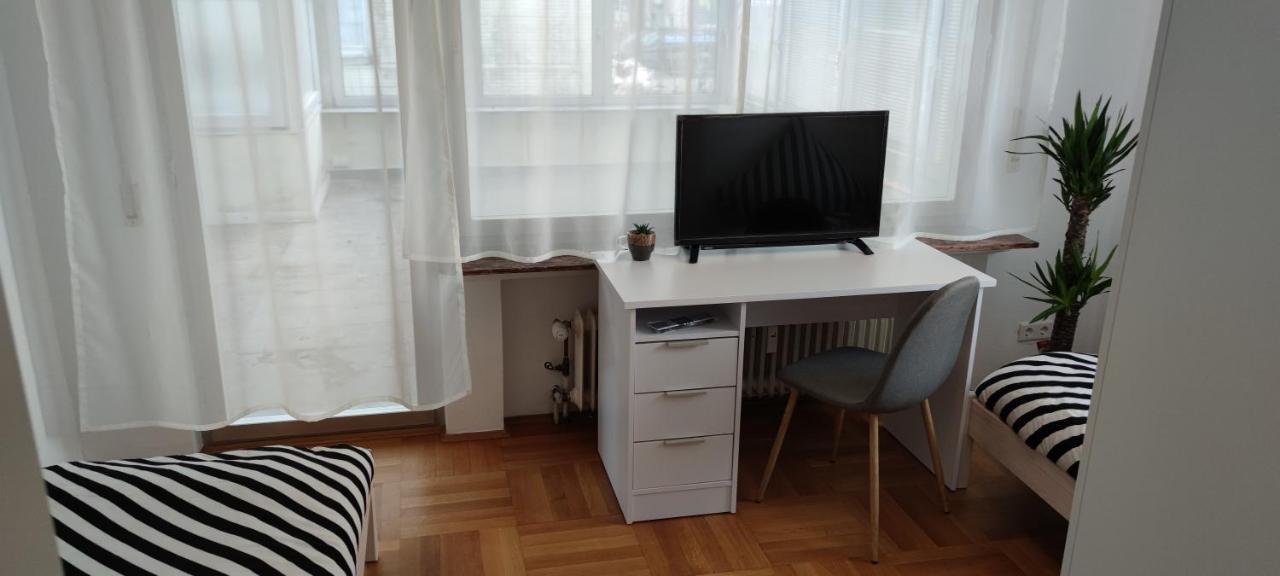 Schoene Und Optimal Gelegene Wohnung Weisskirchen Ngoại thất bức ảnh