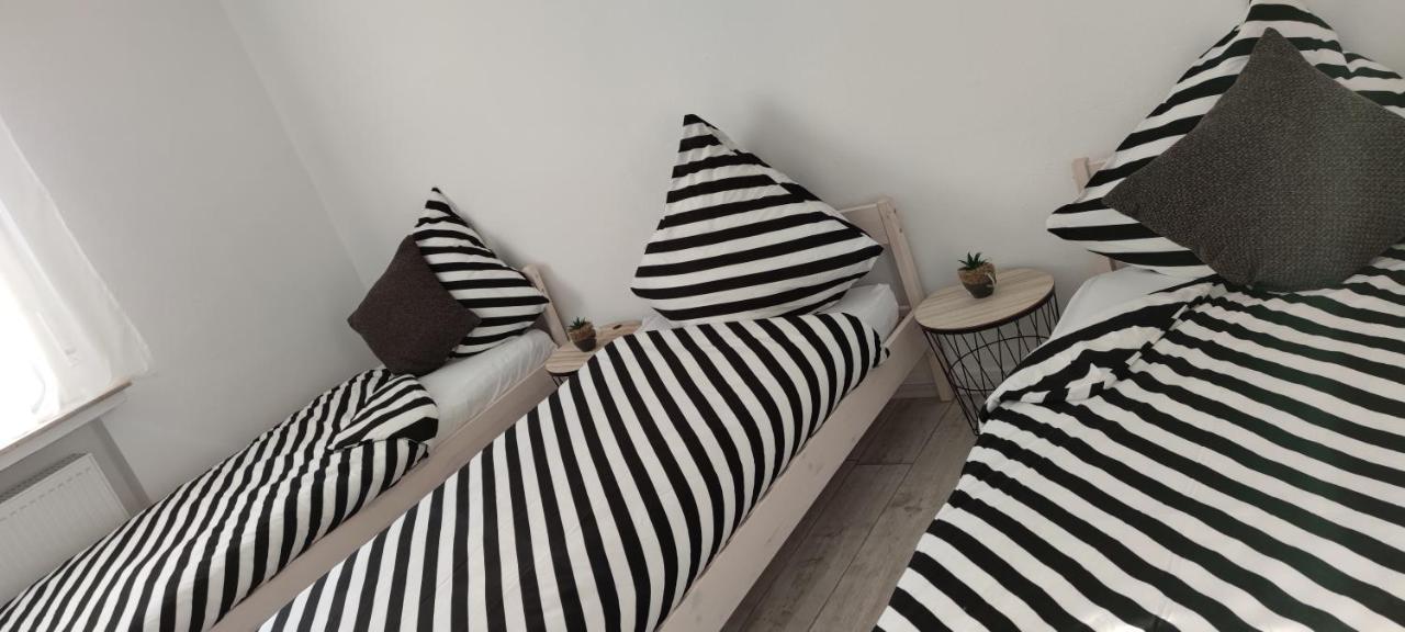 Schoene Und Optimal Gelegene Wohnung Weisskirchen Ngoại thất bức ảnh