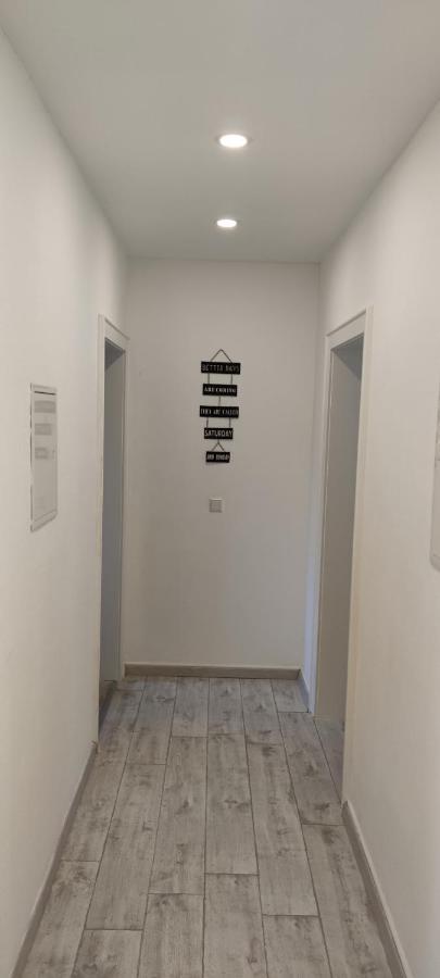 Schoene Und Optimal Gelegene Wohnung Weisskirchen Ngoại thất bức ảnh