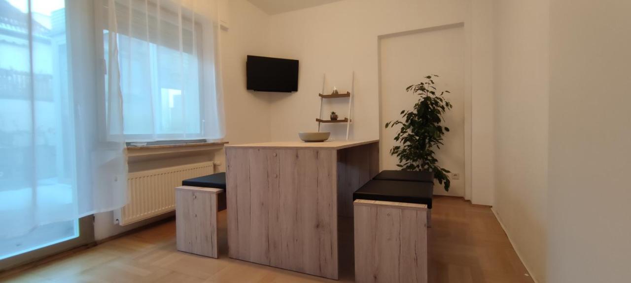 Schoene Und Optimal Gelegene Wohnung Weisskirchen Ngoại thất bức ảnh